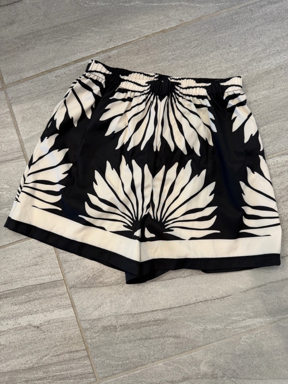 Black & White Floral Print Two-Piece Set- XS - Picture 8 of 8
